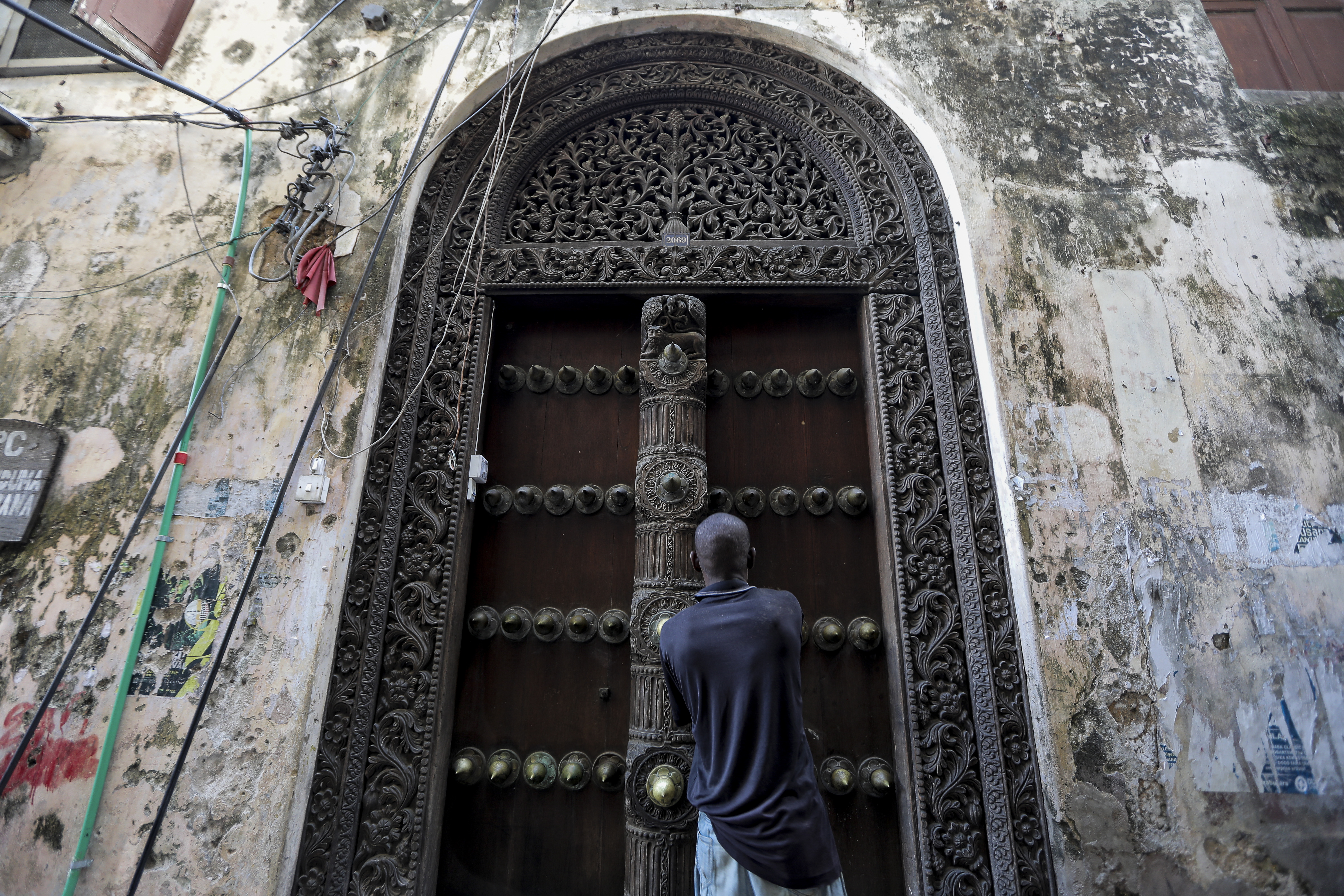 Zanzibar Stories & History: The Arab Doors of Stone Town