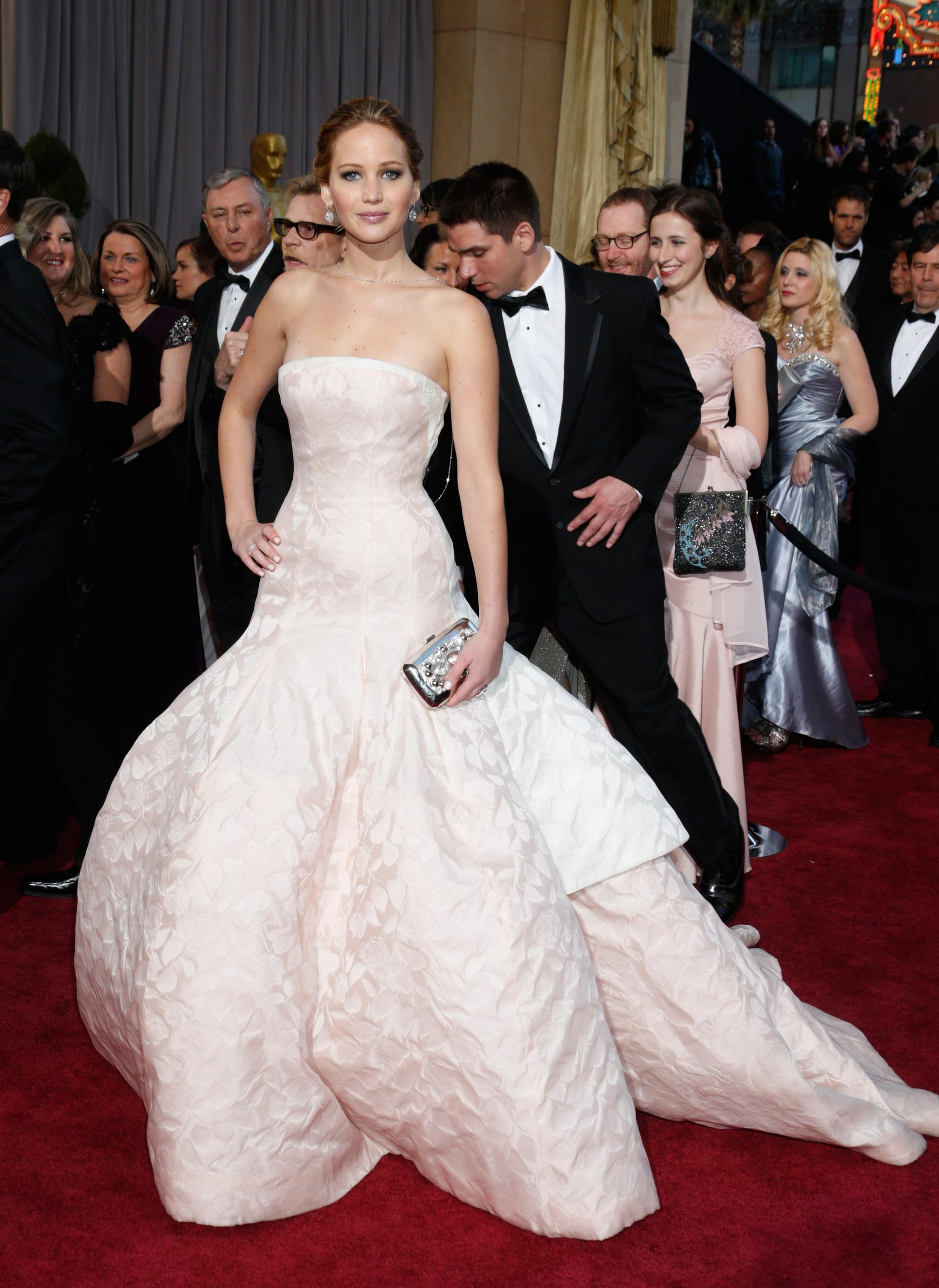 koloni benzin overse Oscars red carpet: Jennifer Lawrence is the most-searched star at the  Academy Awards