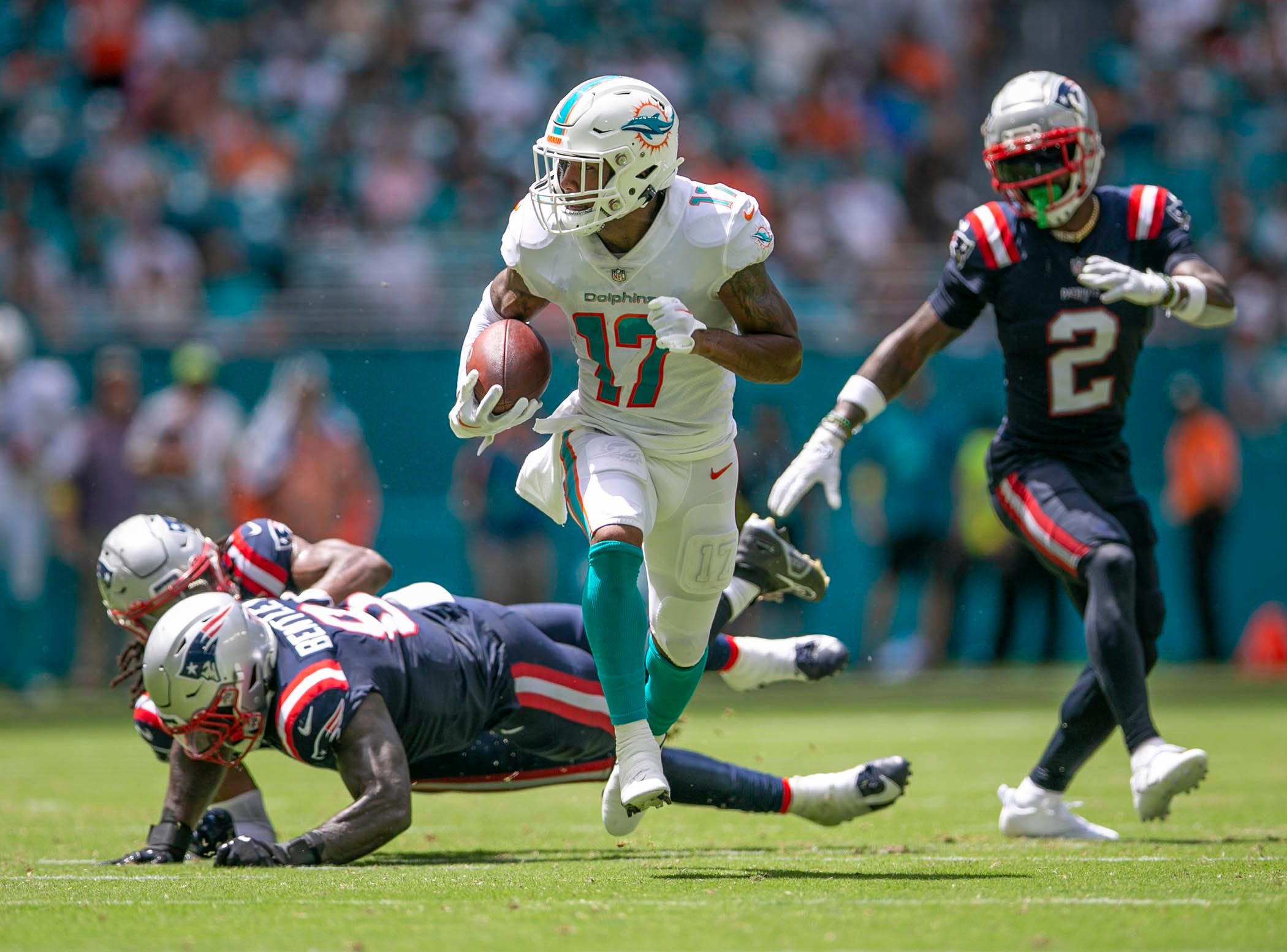 Miami Dolphins vs. New England Patriots: Same Game Parlay Picks and  Predictions